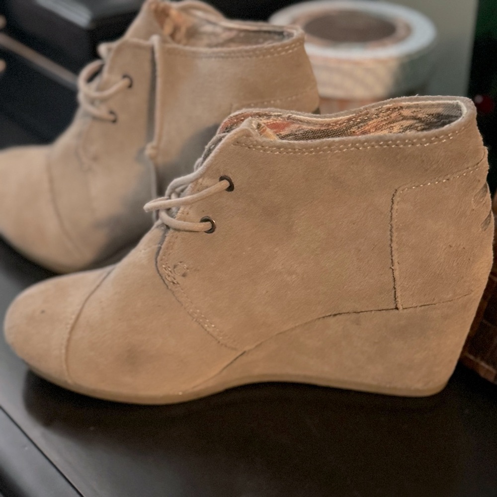 Tom’s suede wedges